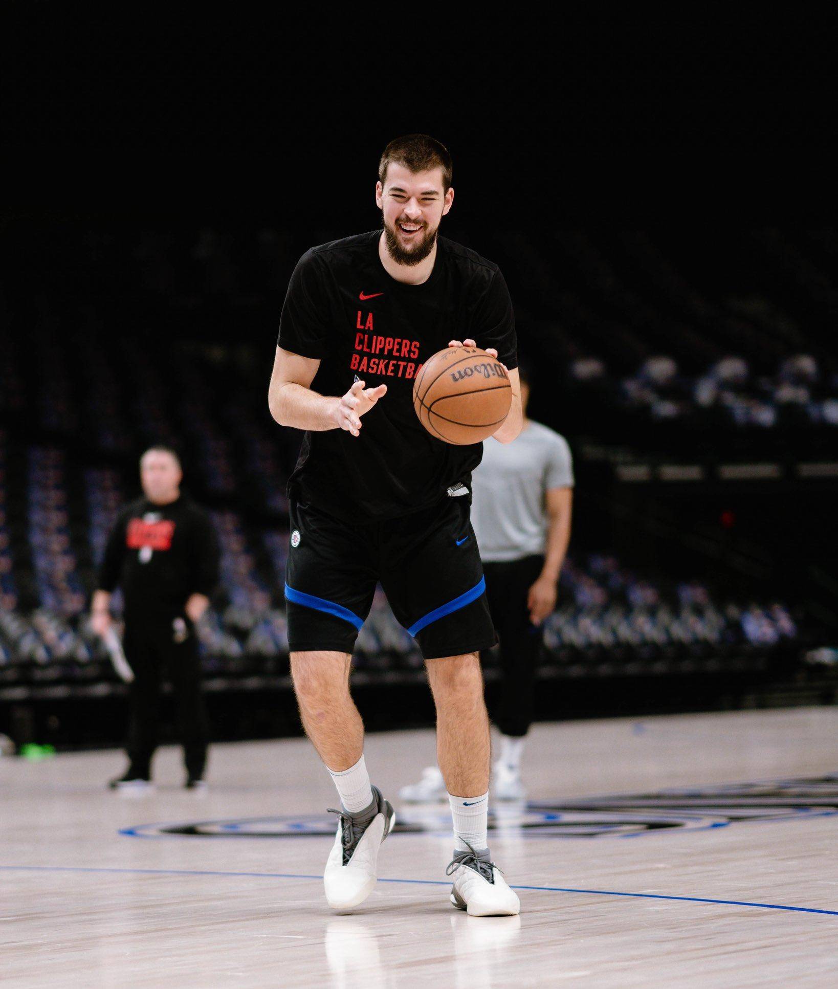 开云APP-刷新纪录首场状态出色，热火观众沸腾！，蒂姆重返赛场引发球迷热议的简单介绍