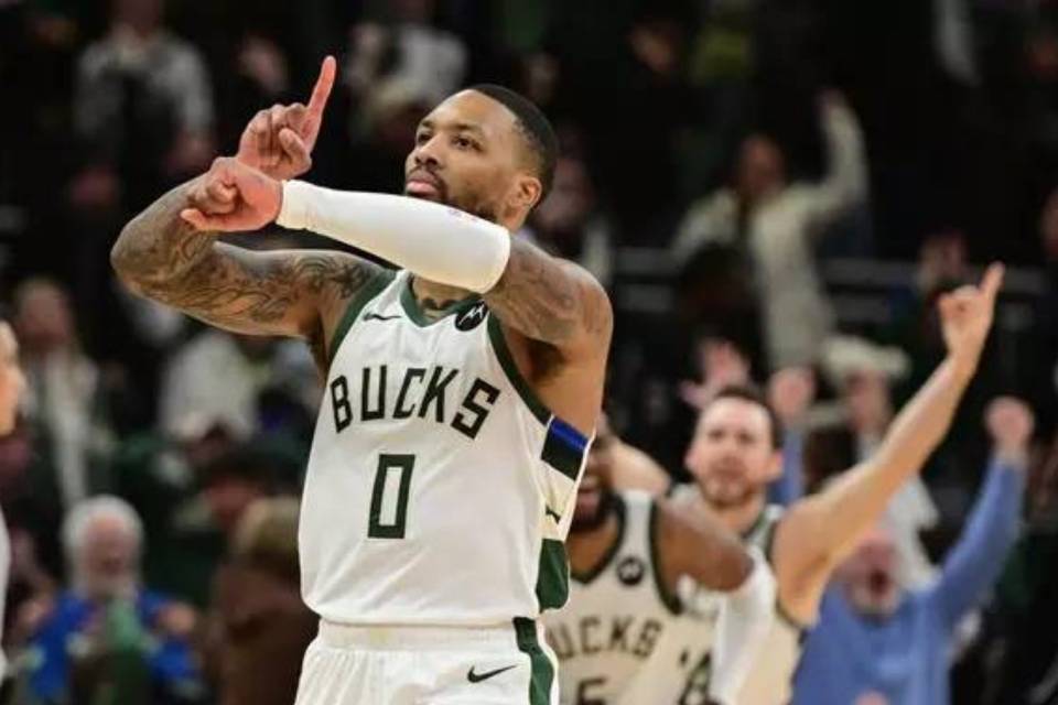 开云APP-出色发挥引发热议！，字母哥在巴塞罗那比赛中险胜观众掌声雷动的简单介绍