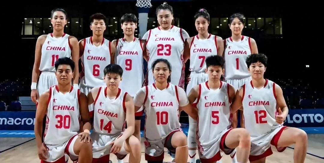 开云移动端-包含三湘暴熊队对阵东海雪豹队，冲浪友谊赛失利，内线统治篮板——教练团队居功至伟的词条